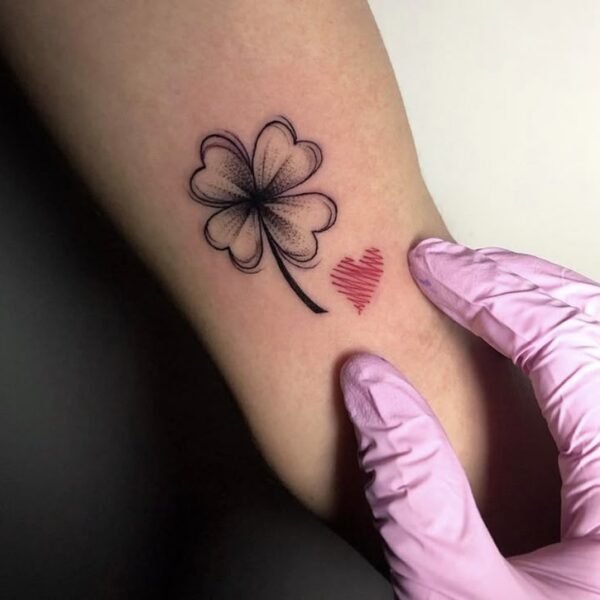 4 Leaf Clover Ideas and meaning Tattoo: The Lucky Charm with a Powerful History