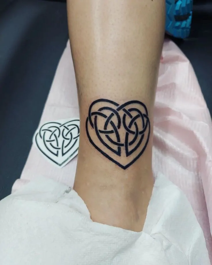 Celtic shield knots
